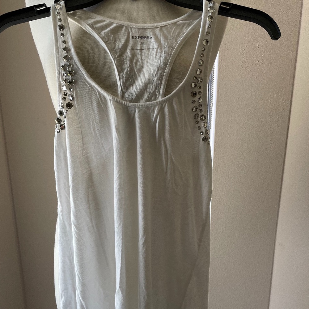 new express embellish tank size